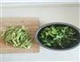 蒜末蚝油芹菜的做法图解1