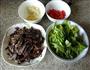 芹菜炒腊牛肉的做法图解1