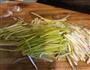韭黄炒肉丝的做法图解3