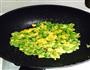 蚕豆米炒蛋的做法图解4
