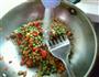 豌豆炒肉丁的做法图解6