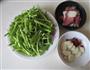 腊肉炒泥蒿的做法图解3