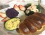 火腿芝士可颂+牛油果焗蛋+沙拉汁菠菜虾仁+紫薯泥球的做法图解6