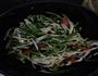 豌豆苗拌金针菇的做法图解1