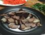 红萝卜炒腊肉的做法图解1