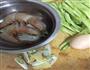 大虾黄瓜鸡蛋汤的做法图解1