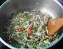 蟹味菇炒毛豆 的做法图解7