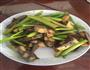 墨鱼仔饼香炒芹菜的做法图解1