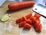 莲藕胡萝卜龙骨汤的做法图解3