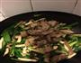 蒜苗豆干炒腊肉的做法图解10