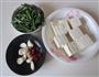 韭菜炒臭豆腐的做法图解1