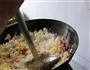 百变火腿石锅炒饭的做法图解2