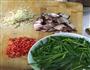 韭菜花炒腊肉的做法图解1