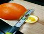 巧剥橙皮不流汁的做法图解2