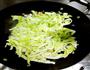 虾皮炒洋白菜的做法图解5
