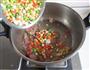 腊肠杂蔬炒饭的做法图解5