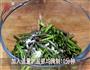 蕨菜炒肉丝的做法图解2