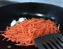 香辣胡萝卜丝的做法图解5