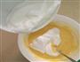 超简单的电饭煲戚风蛋糕的做法图解9