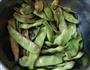 五花肉炖豆角的做法图解1