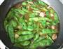 五花肉炖豆角的做法图解7