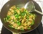 青葱炒腊肉的做法图解7