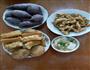 早餐-鲜菇豆腐汤+烤紫薯+油条麻圆+酱香饼的做法图解3