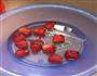 草莓酒酿元宵的做法图解1