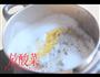 女汉子黑暗料理-啤酒酸菜鱼头煲的做法图解3