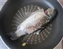 红枣花生鲫鱼汤的做法图解4