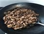 椒盐核桃的做法图解1
