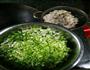 咸肉蒿子粑粑的做法图解2