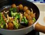 鲜菇肉丸西兰花的做法图解8