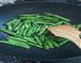 干煸四季豆腊肉的做法图解1