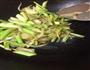 芹菜炒洋葱的做法图解4