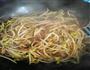 黄豆芽炒粉条的做法图解8