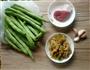 四季豆炒榨菜肉丝的做法图解1