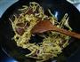 黄花菜炒腊肠的做法图解4