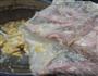 香蕉芝麻鸡蛋饼的做法图解1