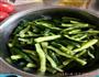 自制小咸菜-甜辣口味的酱黄瓜的做法图解1