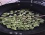 芸豆炒鱿鱼的做法图解4