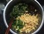 黄瓜木耳鸡蛋馅饺子的做法图解3