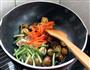 爆炒蚝香草菇的做法图解3