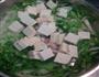白菜虾仁豆腐煲的做法图解3