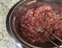 红萝卜碎肉粥的做法图解1