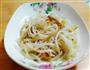 绿豆芽炒黄花菜的做法图解2