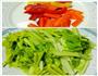 凉拌芹菜的做法图解2