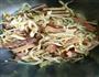 煎饼卷豆芽的做法图解4