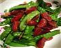 荷兰豆炒腊肠的做法图解1