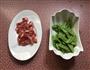 腊肠炒荷兰豆的做法图解2
